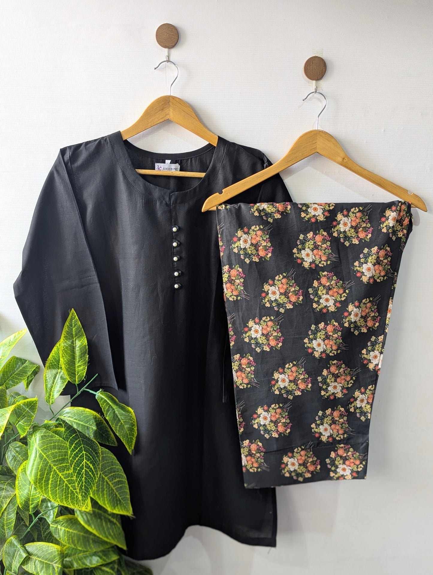 Solid & Black Floral Lawn Farshi Set - 2pcs
